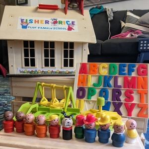 Vintage Fisher Price School House 1971 - GUC
